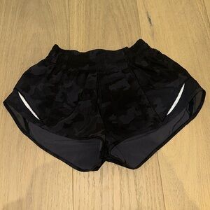 Lulu Lemon Hotty Hot High-Rise Lined Short 2.5"